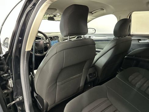 Used 2017 Ford Fusion SE w/ Fusion SE Technology Package image 24