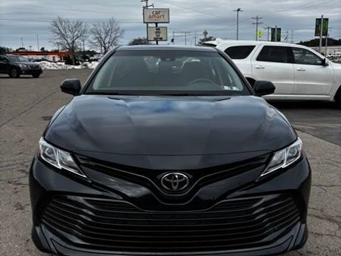 Used 2018 Toyota Camry LE image 2