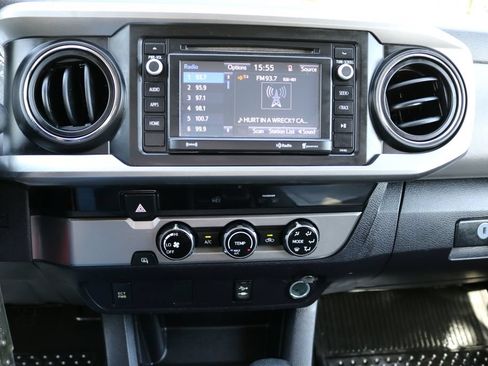 Used 2016 Toyota Tacoma SR5 w/ SR5 Appearance Package (SN) RWD image 21