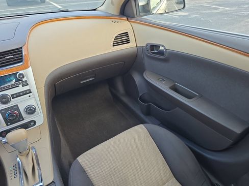 Used 2010 Chevrolet Malibu LT FWD image 11