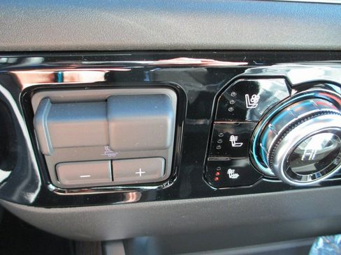 New 2026 GMC Sierra 3500 SLT w/ SLT Premium Package image 17