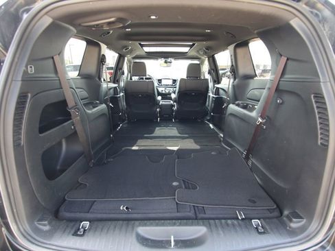 Used 2023 Chrysler Pacifica Touring-L w/ S Appearance Package image 12