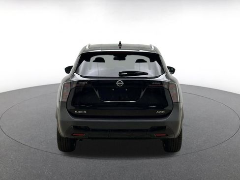 Used 2026 Nissan Kicks SR AWD/4WD image 6