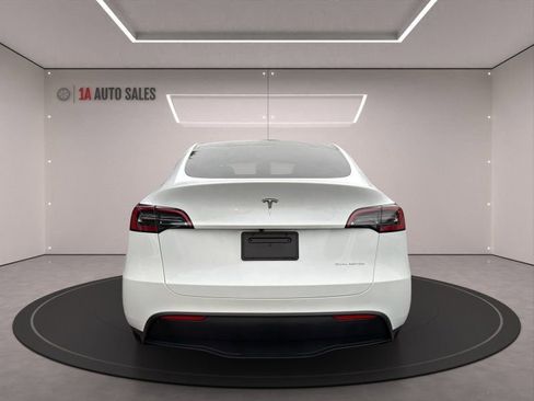 Used 2023 Tesla Model Y AWD image 4