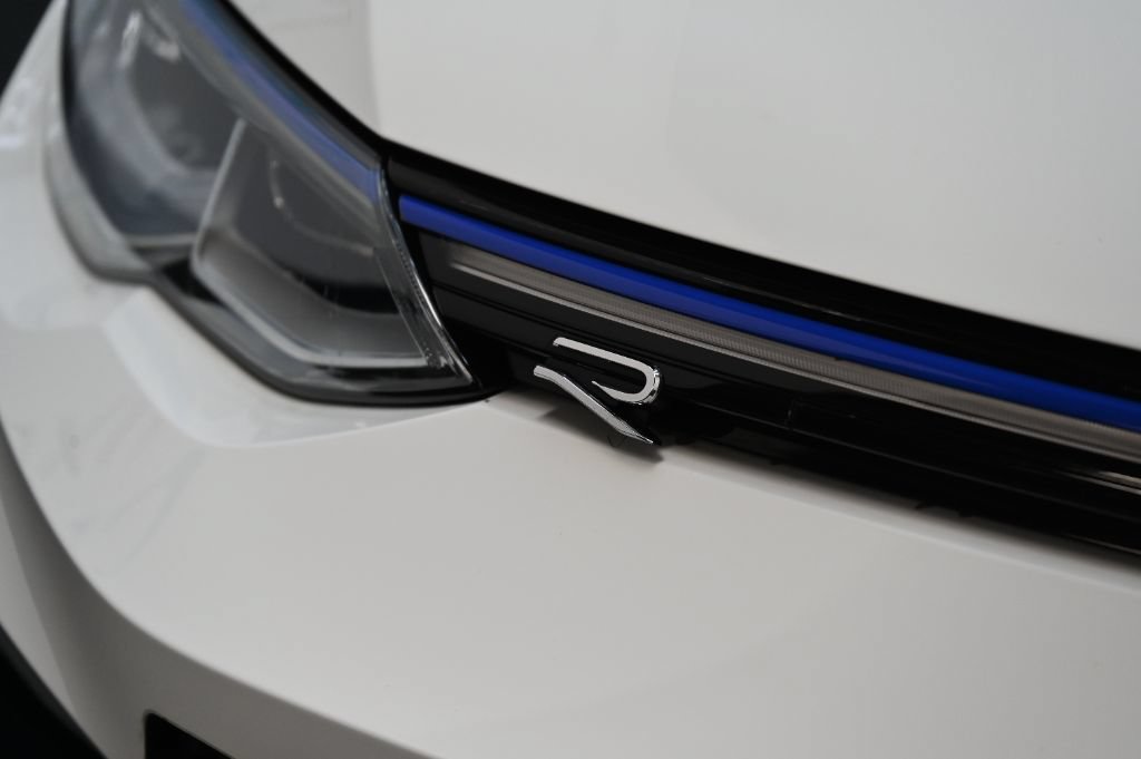 Used 2024 Volkswagen Golf R AWD/4WD image 11