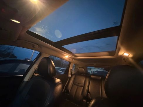 Used 2018 Nissan Rogue SL w/ Premium Package image 9