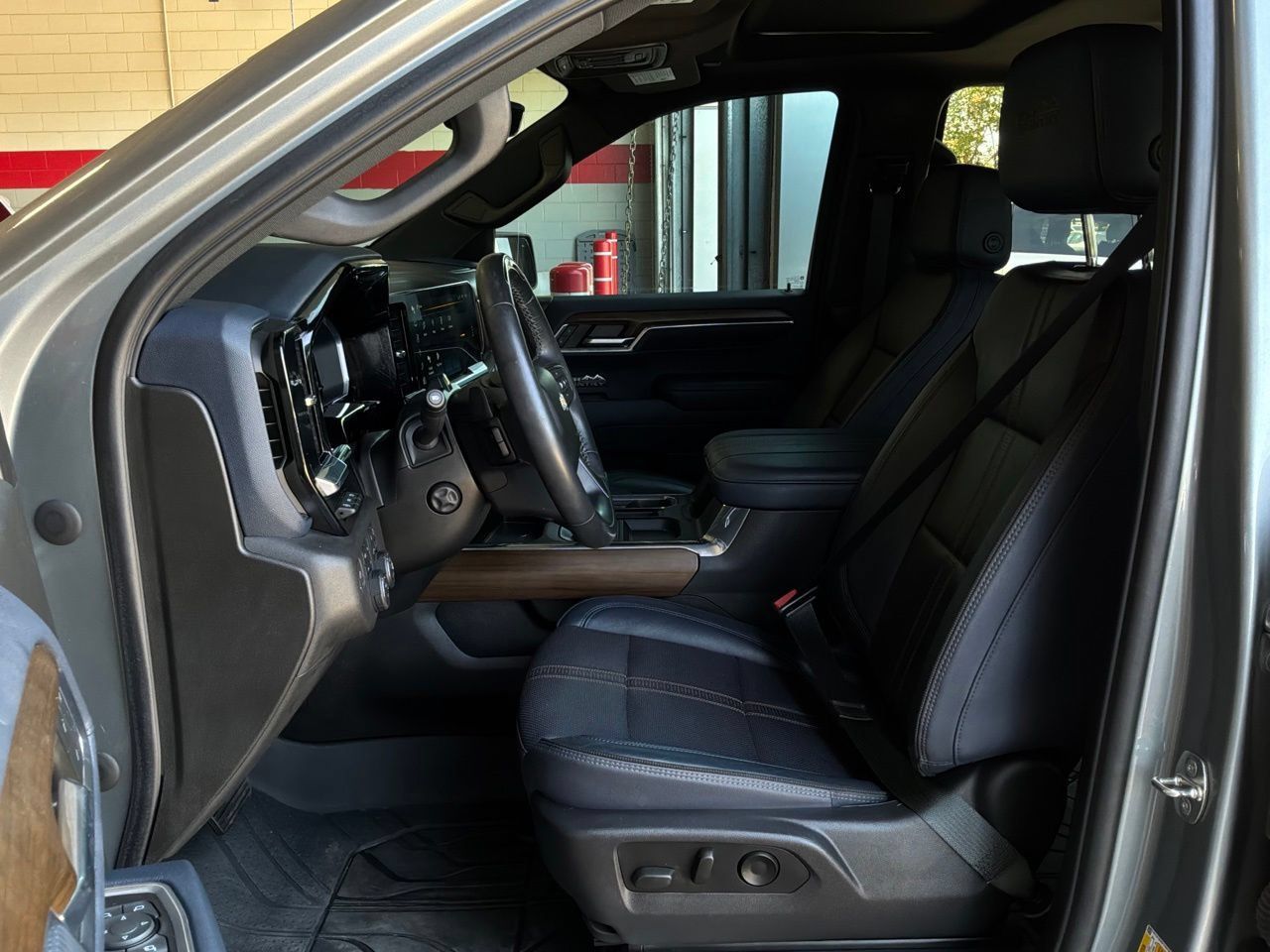 Used 2023 Chevrolet Silverado 1500 High Country AWD/4WD image 13