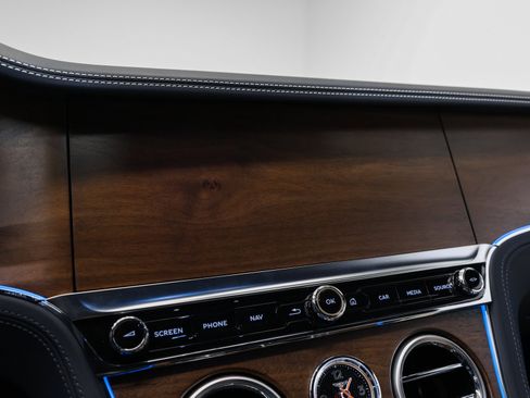Used 2024 Bentley Continental GT image 54