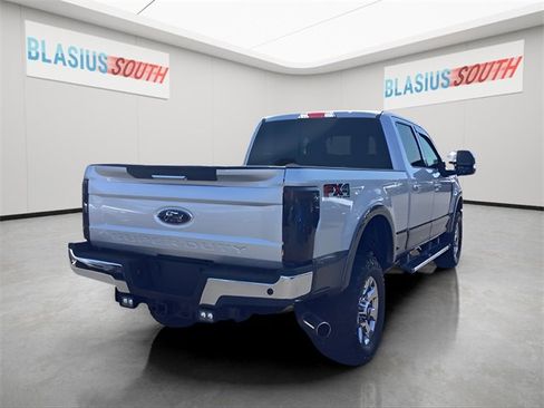 Used 2019 Ford F350 Lariat w/ Chrome Package image 3
