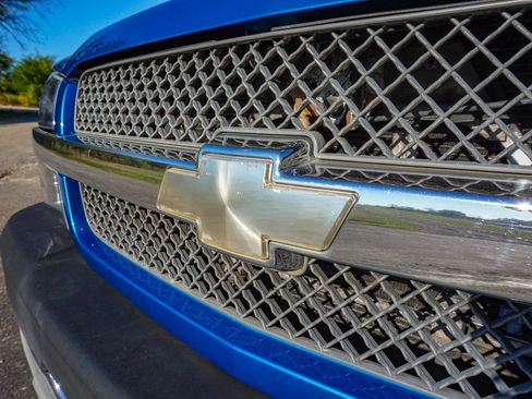 Used 2004 Chevrolet Silverado 2500 LS w/ Snow Plow Prep Package image 13