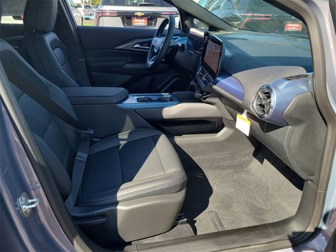 New 2026 Chevrolet Equinox EV LT image 16