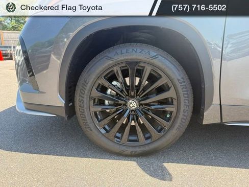 Used 2024 Toyota Highlander XSE image 16