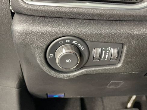 New 2025 Chrysler Pacifica Limited image 29