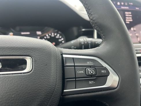 Used 2024 Jeep Compass Latitude w/ Sun and Sound Group image 19