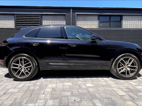 Certified 2025 Porsche Macan image 6