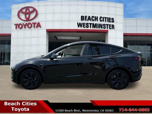 Used 2024 Tesla Model Y 2WD image 7
