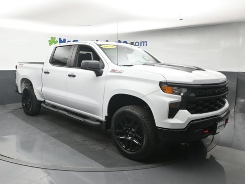 Used 2024 Chevrolet Silverado 1500 Custom Trail Boss AWD/4WD image 2