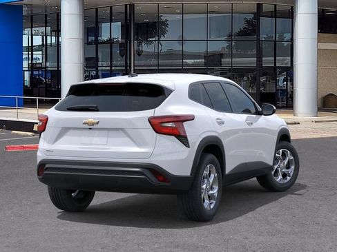 New 2026 Chevrolet Trax LS w/ LS Convenience Package FWD image 4