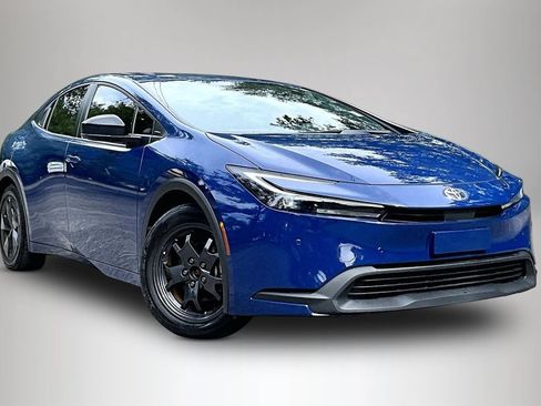 Used 2024 Toyota Prius LE FWD image 2
