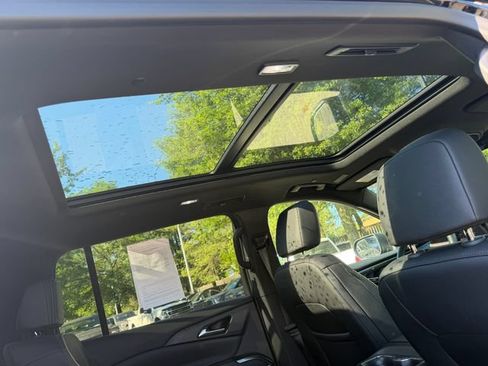 Used 2025 Chevrolet Traverse High Country w/ LPO, Floor Liner Package AWD/4WD image 8