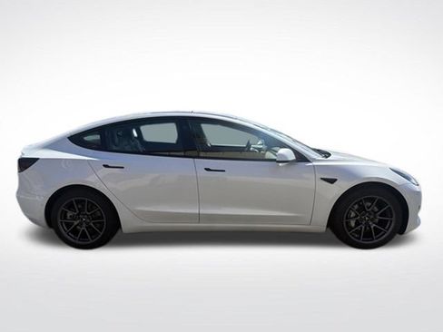 Used 2021 Tesla Model 3 Standard Range Plus RWD image 2