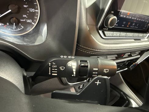 Used 2024 Nissan Rogue S AWD/4WD image 32