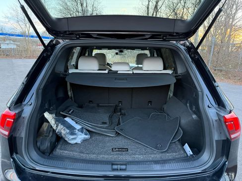 Certified 2023 Volkswagen Tiguan SE R-Line image 13