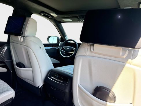 Used 2026 Cadillac Escalade Platinum Sport image 32