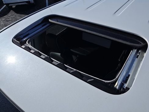 Used 2025 Honda Odyssey Elite image 4