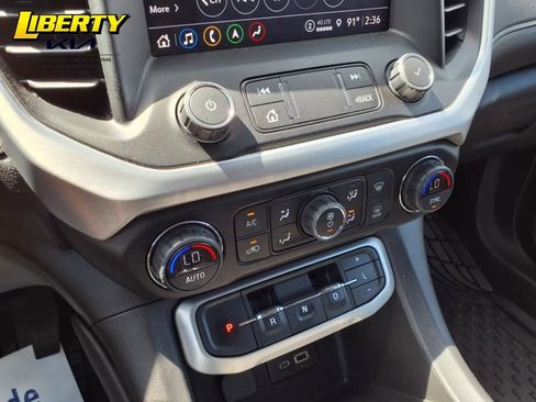 Used 2022 GMC Acadia SLT w/ Technology Package image 14