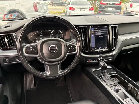 Used 2018 Volvo XC60 T5 Momentum w/ Vision Package AWD/4WD image 28