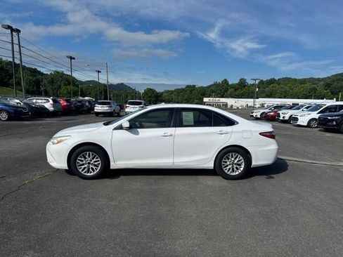 Used 2016 Toyota Camry LE FWD image 5