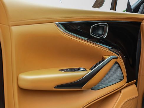 Used 2022 Aston Martin DBX AWD/4WD image 58