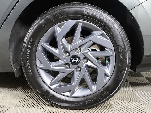 Used 2024 Hyundai Elantra SEL image 17