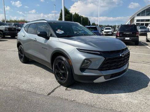 Used 2023 Chevrolet Blazer LT w/ Convenience Package FWD image 3