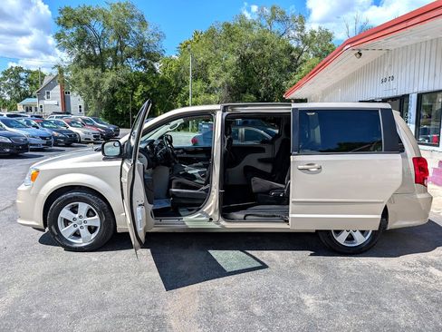 Used 2013 Dodge Grand Caravan SE image 5