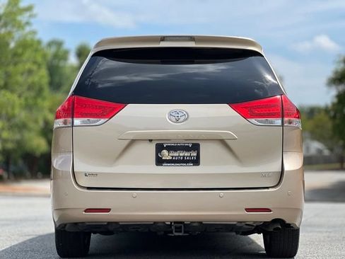 Used 2013 Toyota Sienna XLE w/ Premium Pkg FWD image 6