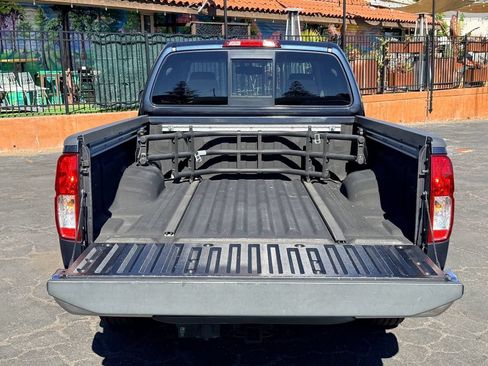 Used 2017 Nissan Frontier SV w/ SV Value Truck Package AWD/4WD image 14