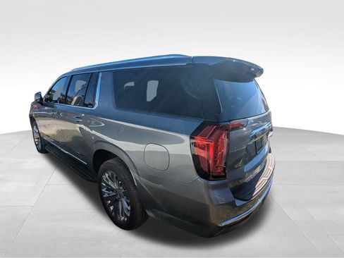 Used 2022 GMC Yukon XL SLT w/ SLT Premium Package image 8
