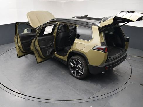 New 2026 Jeep Cherokee Overland w/ Trailer Tow Group AWD/4WD image 28