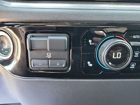 Used 2025 Chevrolet Silverado 1500 LT image 18