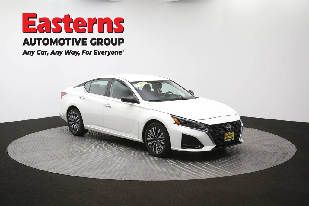 Used 2025 Nissan Altima 2.5 SV FWD image 46