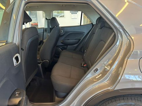 Used 2021 Hyundai Venue SE FWD image 24