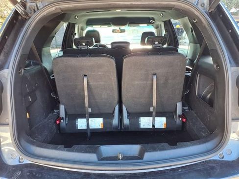 Used 2017 Ford Explorer XLT w/ Equipment Group 202A FWD image 8