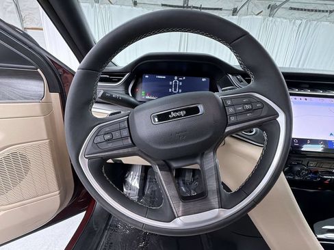 Used 2025 Jeep Grand Cherokee L Limited AWD/4WD image 28