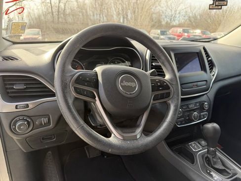 Used 2019 Jeep Cherokee Latitude w/ Popular Appearance Group image 12