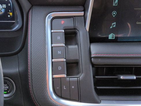 Used 2023 Chevrolet Suburban RST w/ Luxury Package image 32