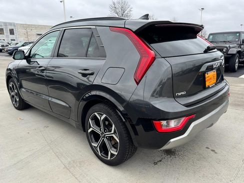 Used 2023 Kia Niro EX Touring image 4