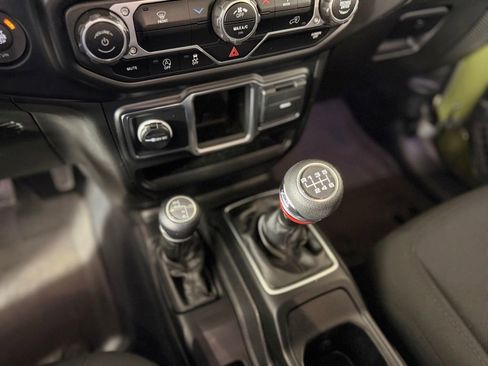 Used 2023 Jeep Gladiator Sport AWD/4WD image 25