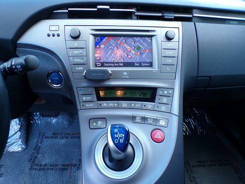 Used 2015 Toyota Prius Four image 12